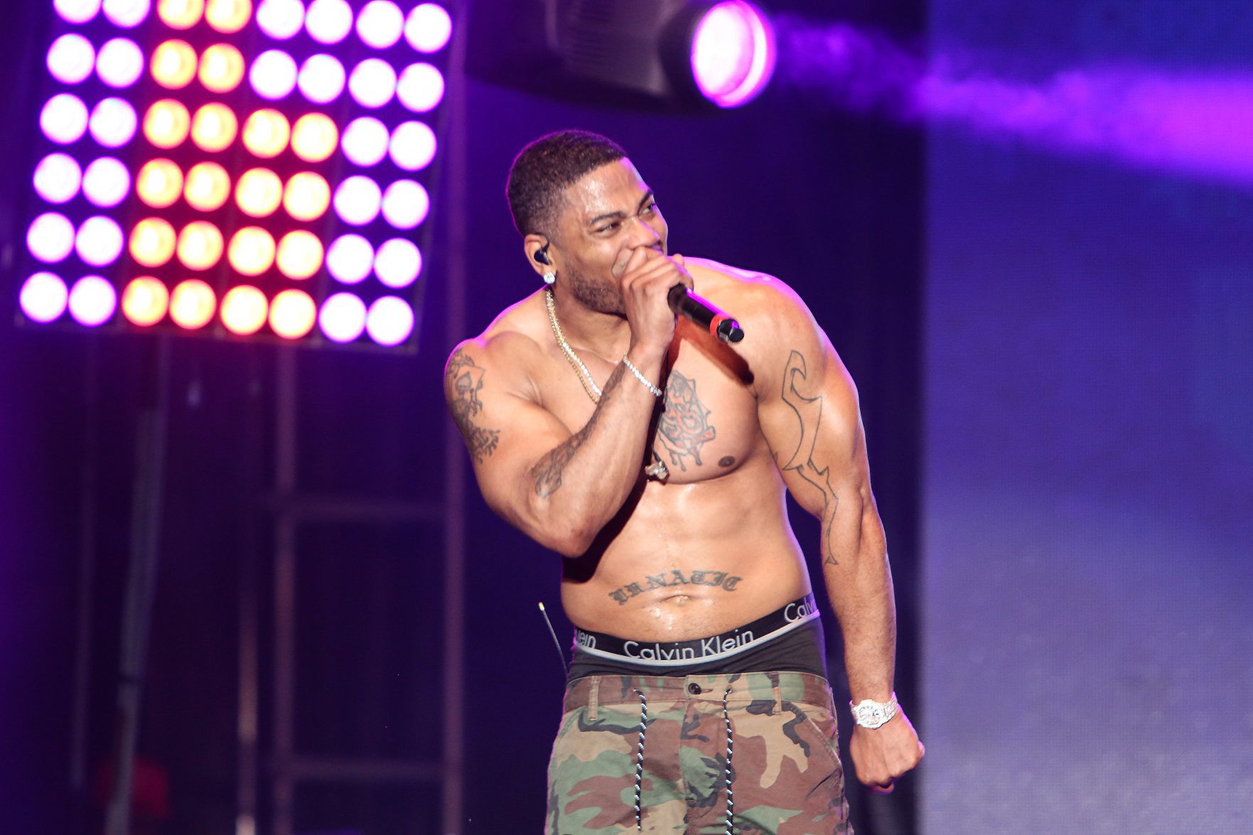 Nelly's driveway concert in the Hollywood Casino Amphitheater parking lot